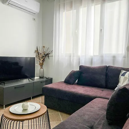 Empire 684 Durrës